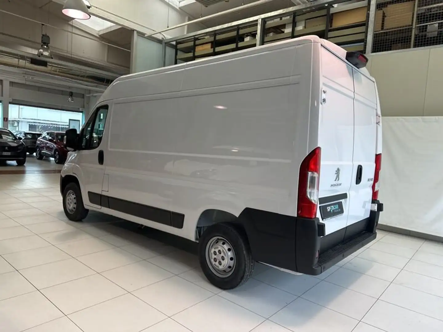 Peugeot Boxer 2.2 BlueHDi 140cv S&S L2H2 Premium KM0 Bianco - 2