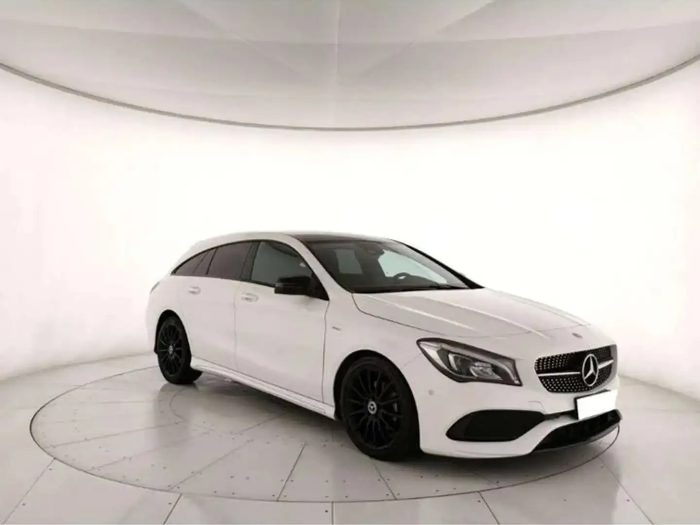 Mercedes-Benz CLA 200 CLA Shooting Brake 200 d Sport Activity edition Bianco - 1