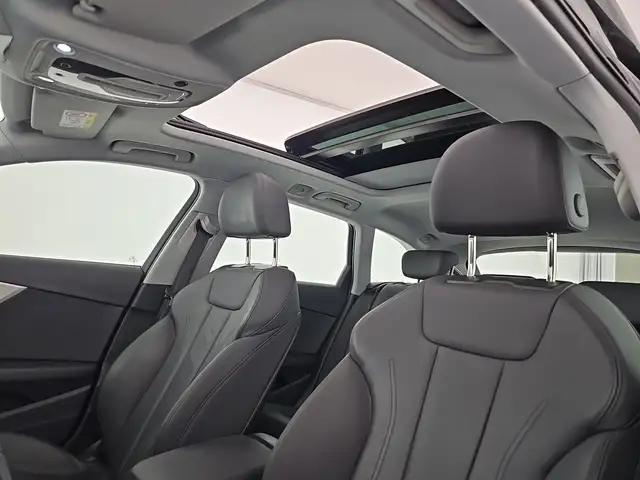 Audi A4 view 12