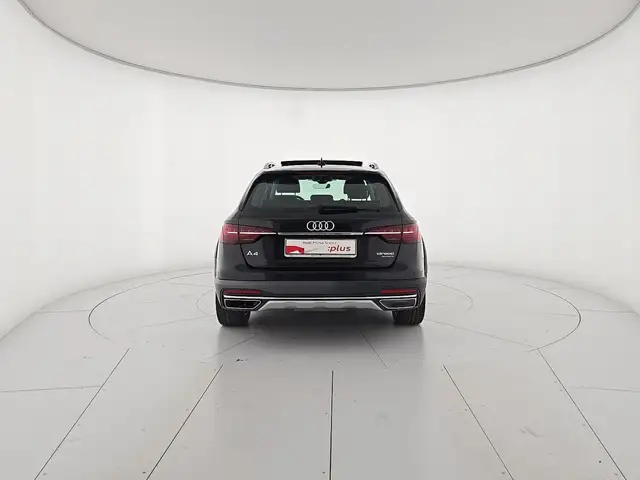 Audi A4 view 4