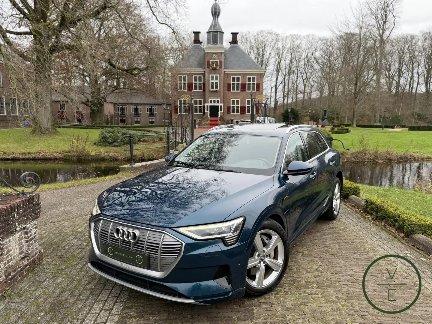 Audi e-tron e-tron 50 quattro Launch edition plus 71 kWh | Pan Blauw - 1