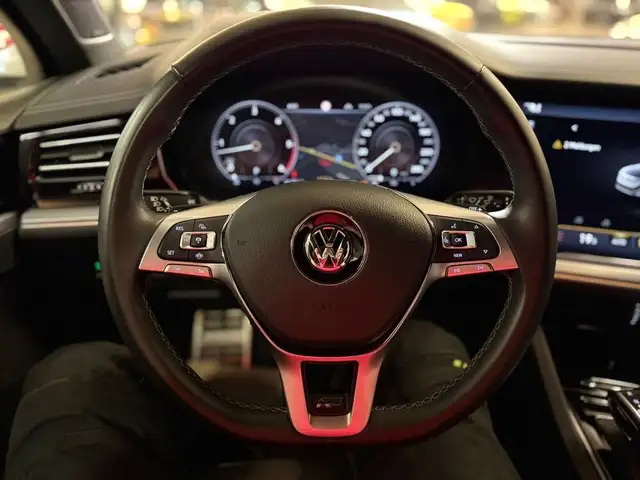 Volkswagen Touareg R-Line 4Motion Ansicht 25