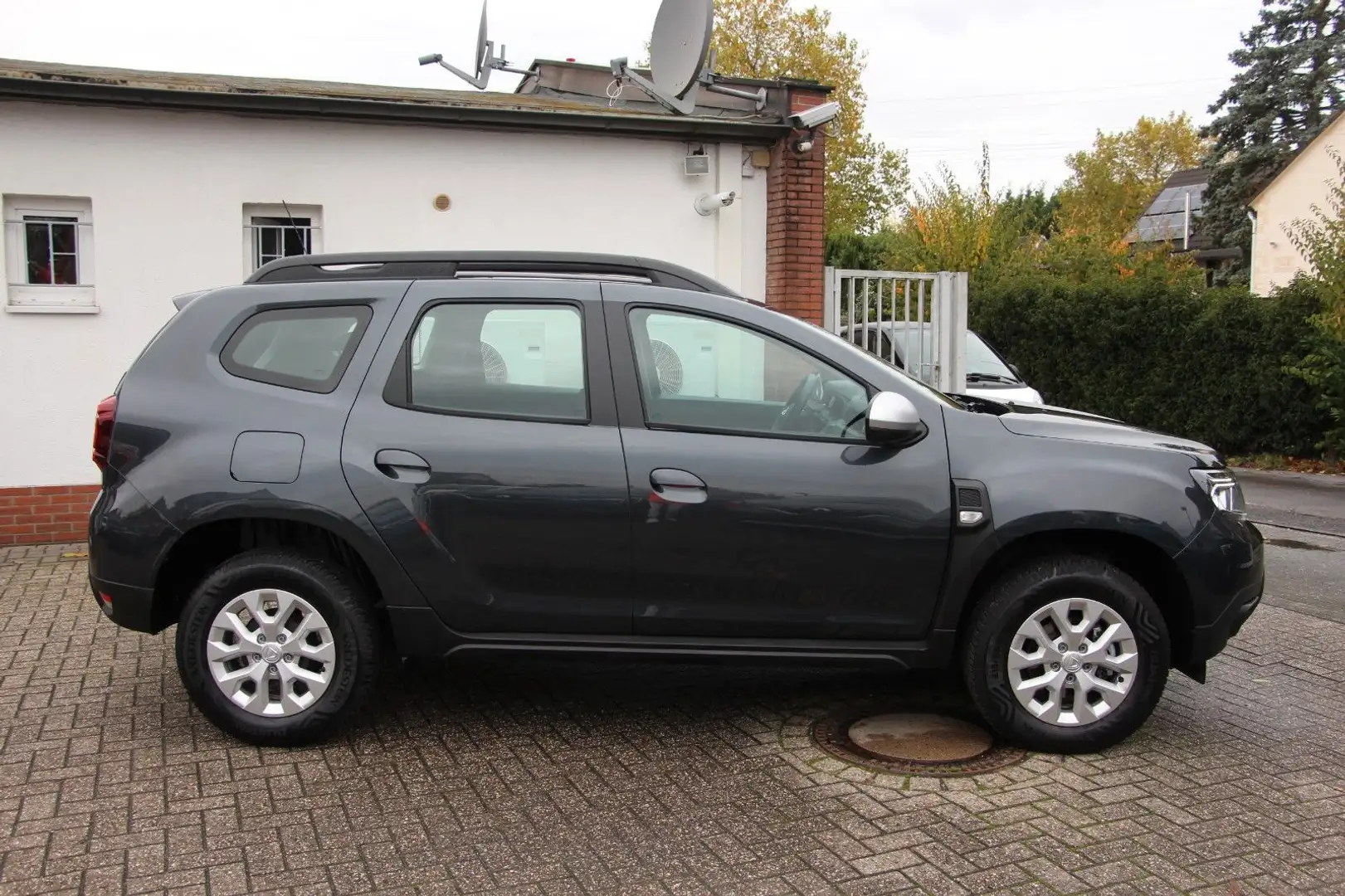 Dacia Duster TCe 130 2WD Comfort SHZG*PDC*/36202 Grau - 2