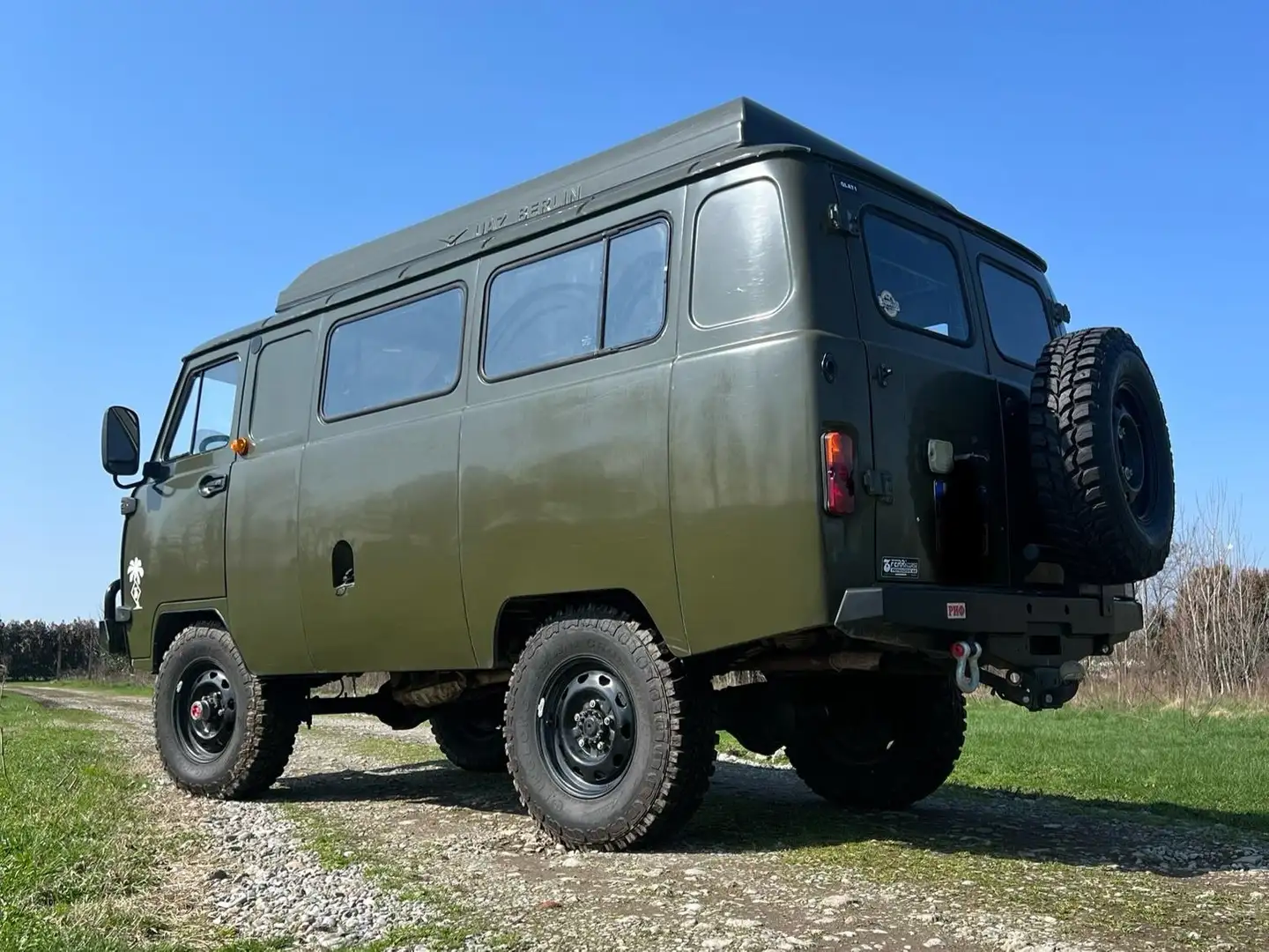 UAZ Buchanka Groen - 2