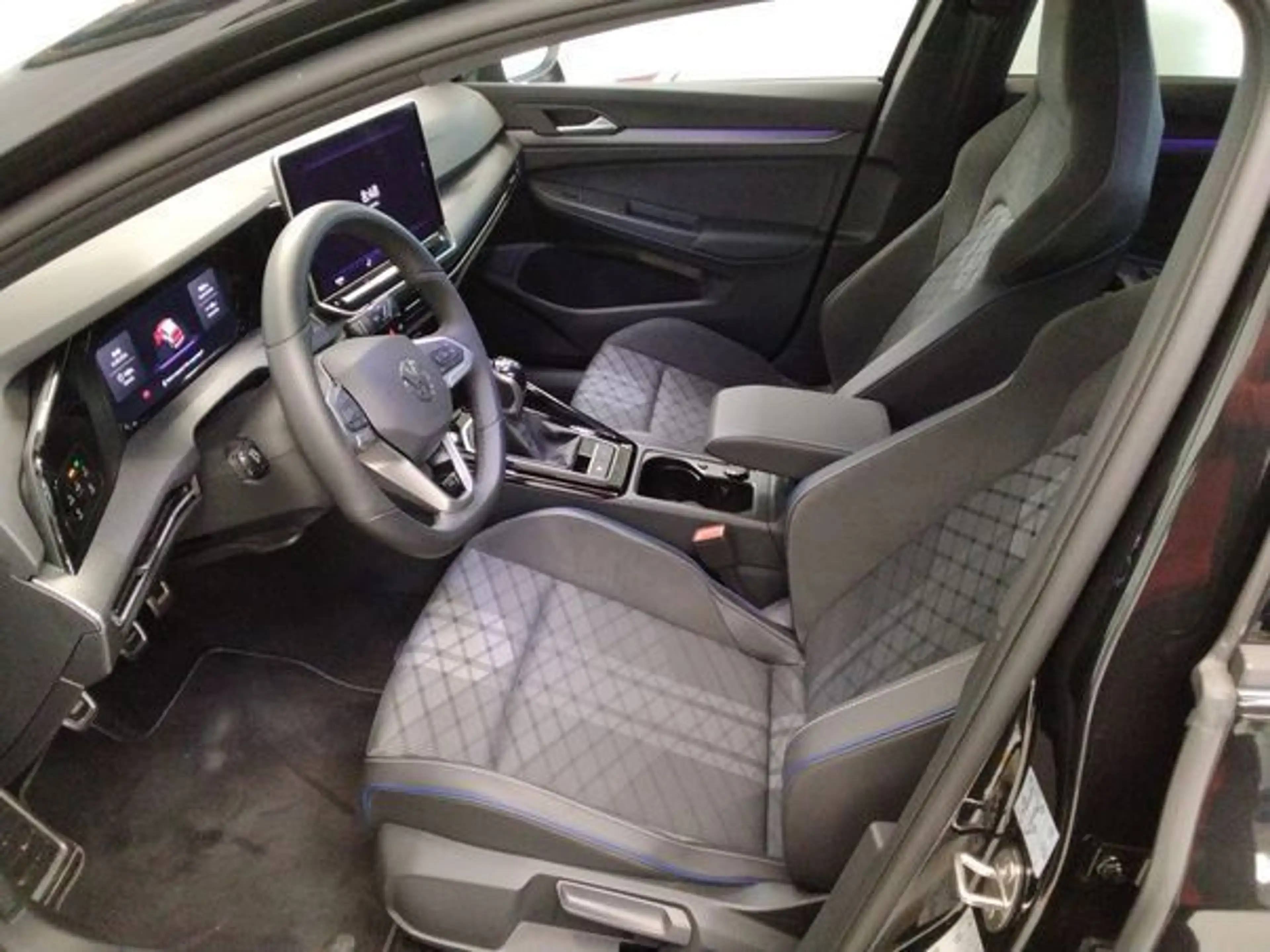 Volkswagen Golf Variant Golf VIII Variant 1.5 TSI R-Line | NAVI | AHK | — photo 4