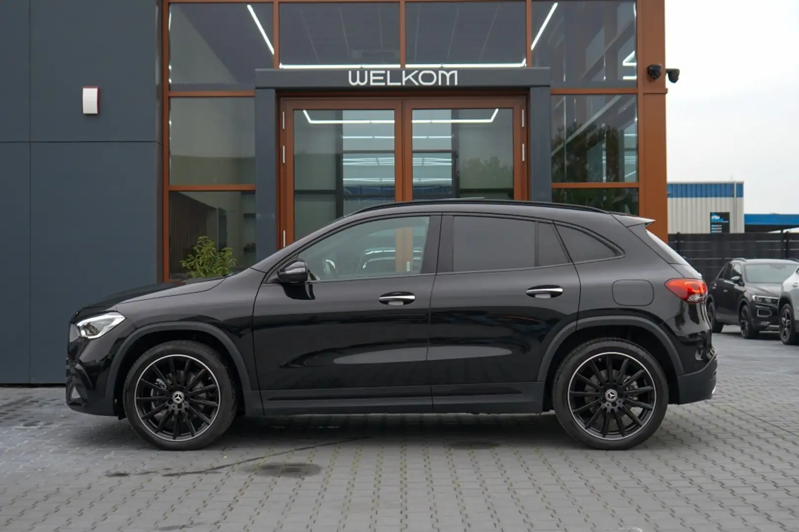 Mercedes-Benz GLA 250 e AMG Line | Pano | Head-Up | Adap. Cruise | 360gr Zwart - 2
