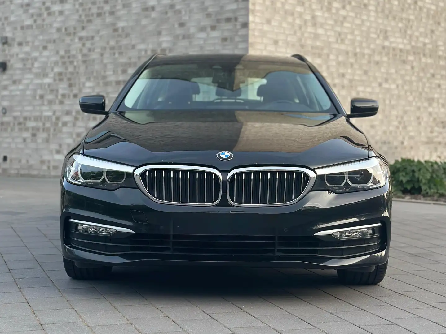 BMW 530 530d Touring Aut. Schwarz - 2