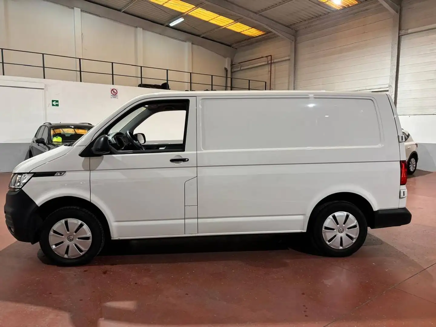 Volkswagen Transporter Kombi 2.0TDI Batalla Corta 81kW Blanco - 2