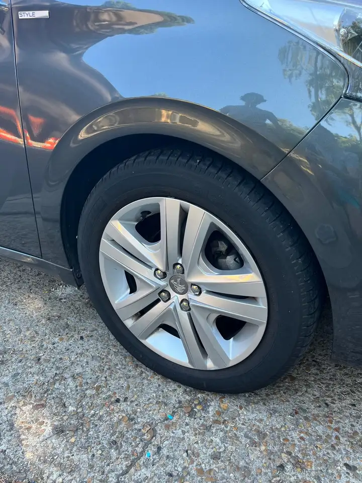 Peugeot 208 208 — photo 9