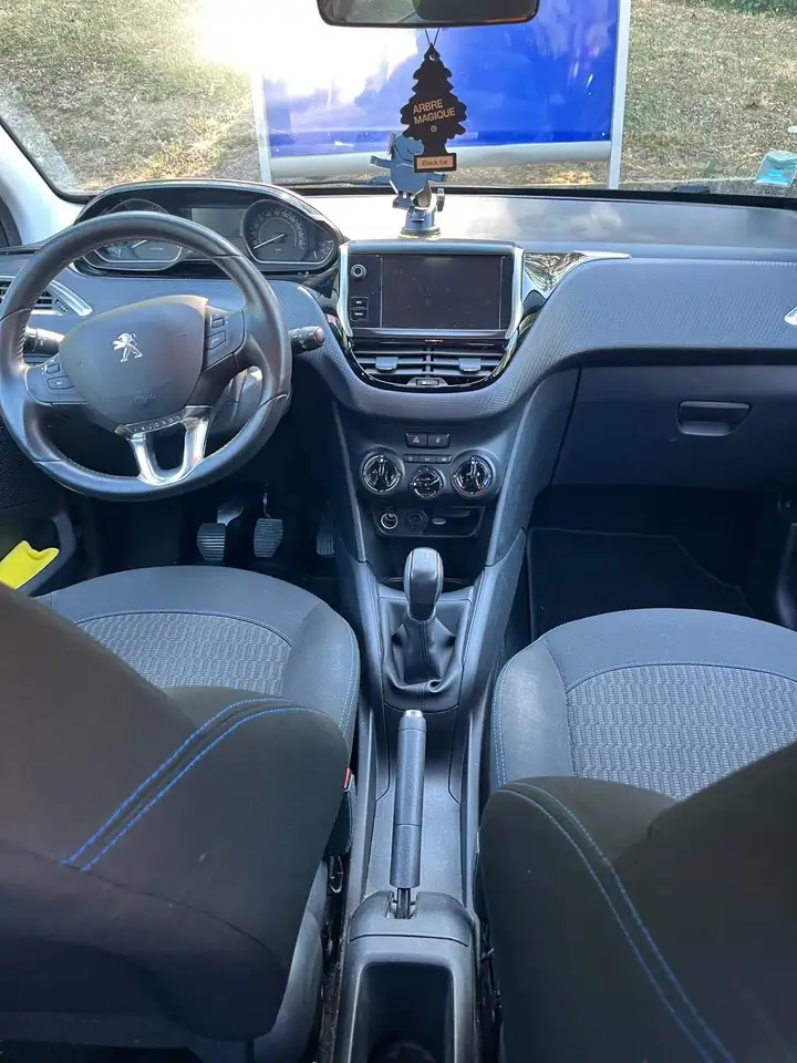 Peugeot 208 208 — photo 5