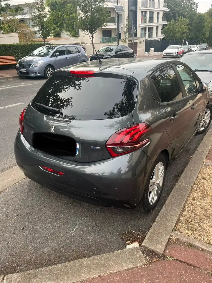 Peugeot 208 208 — photo 2