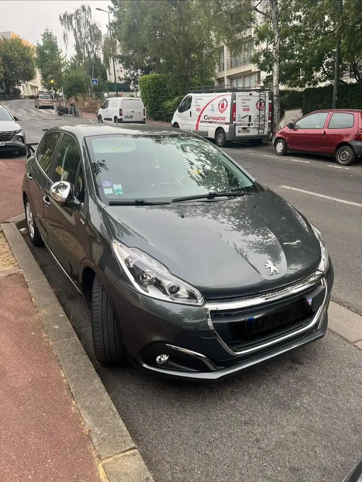 Peugeot 208 208