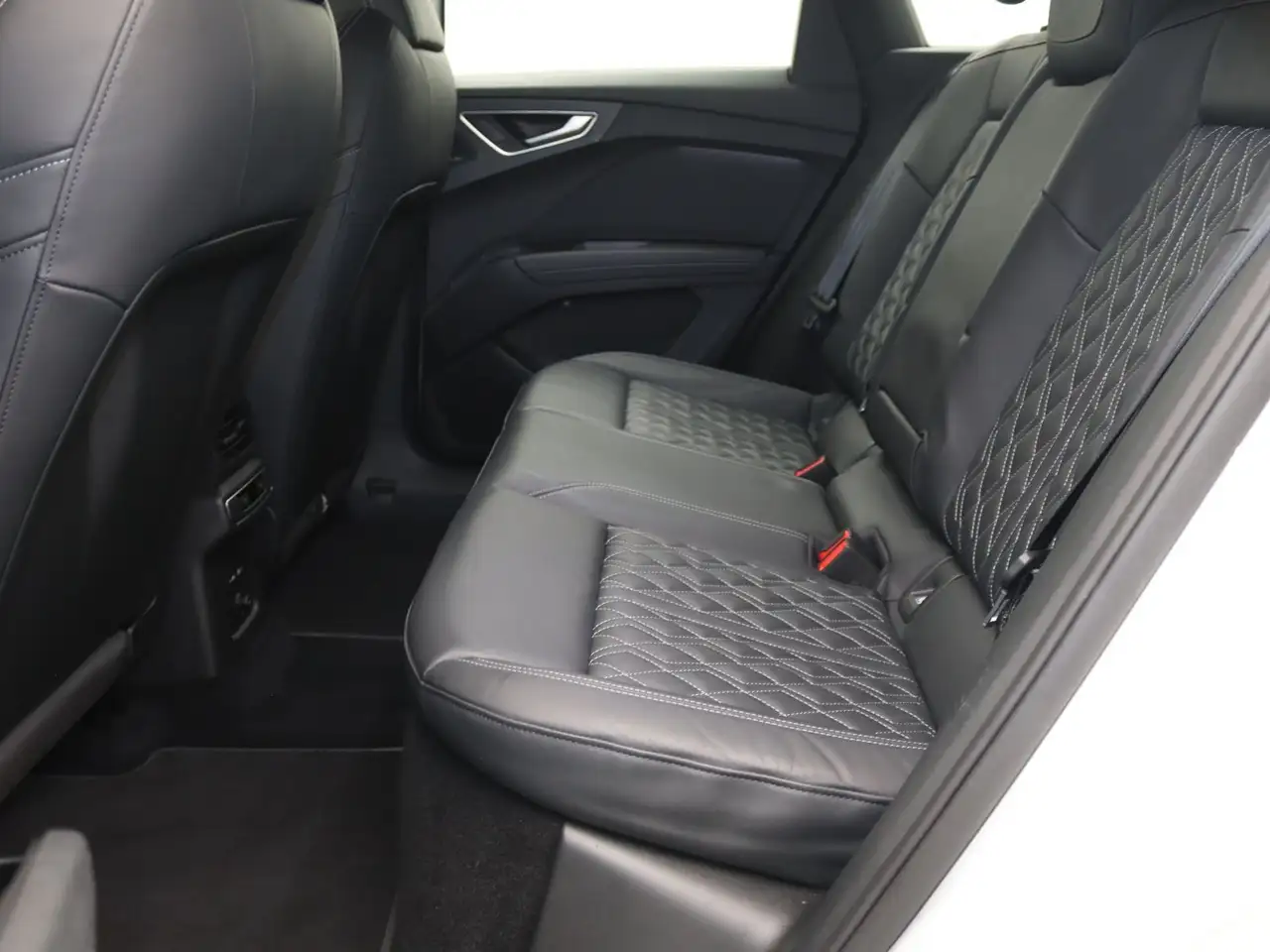 Audi Q4 50 quattro / Pano, Matrix, AR-HuD, AHK, миниатюра 12