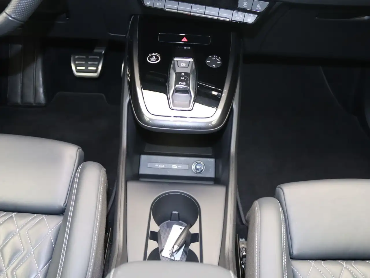 Audi Q4 50 quattro / Pano, Matrix, AR-HuD, AHK, миниатюра 10