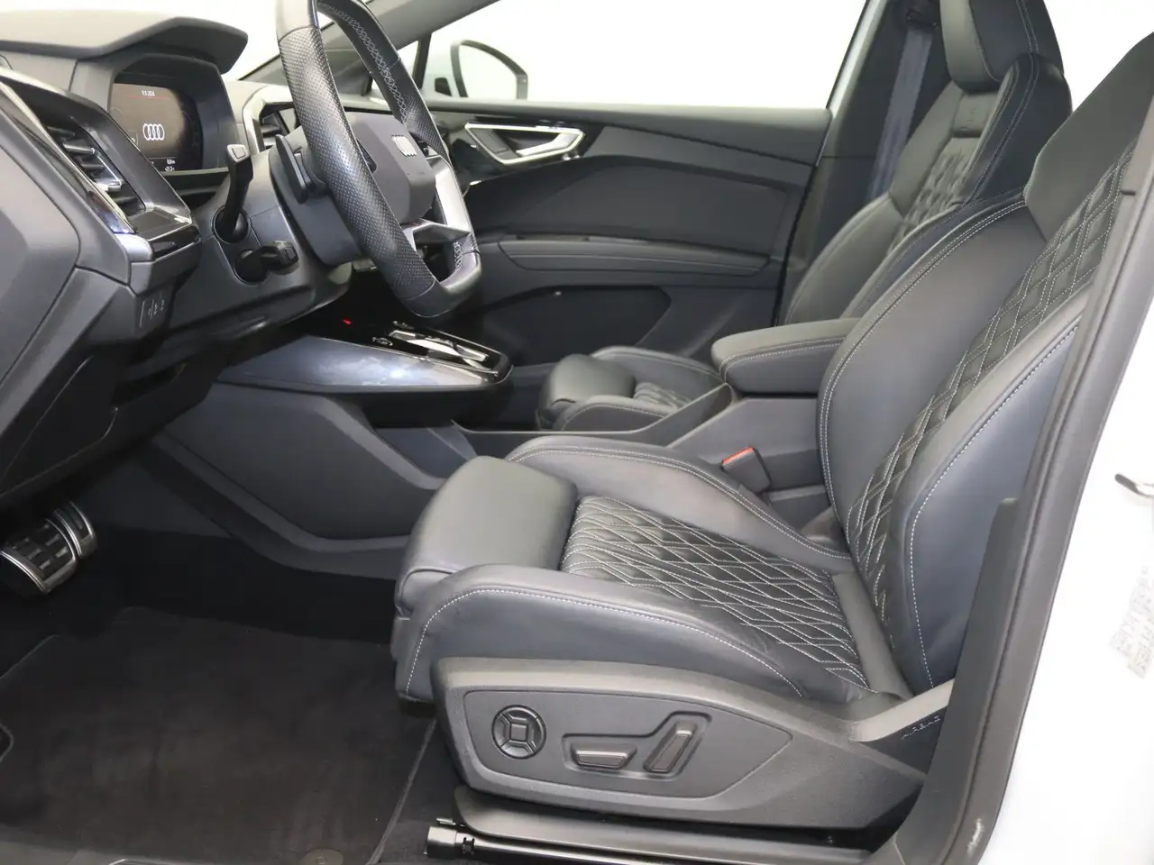 Audi Q4 50 quattro / Pano, Matrix, AR-HuD, AHK, миниатюра 13