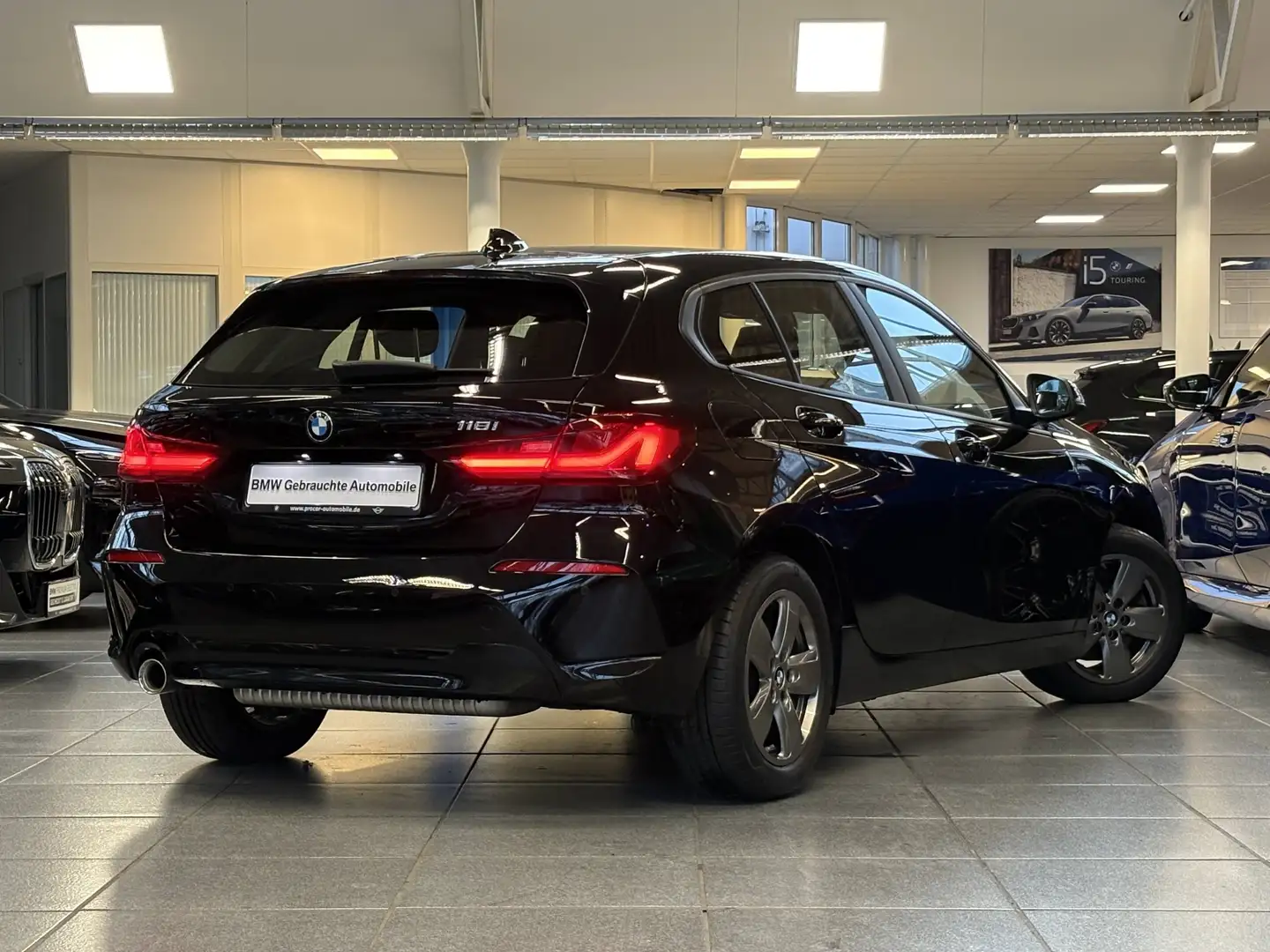 BMW 118 i LED LC Prof. Navi Tempomat PDC DAB Shz Schwarz - 2