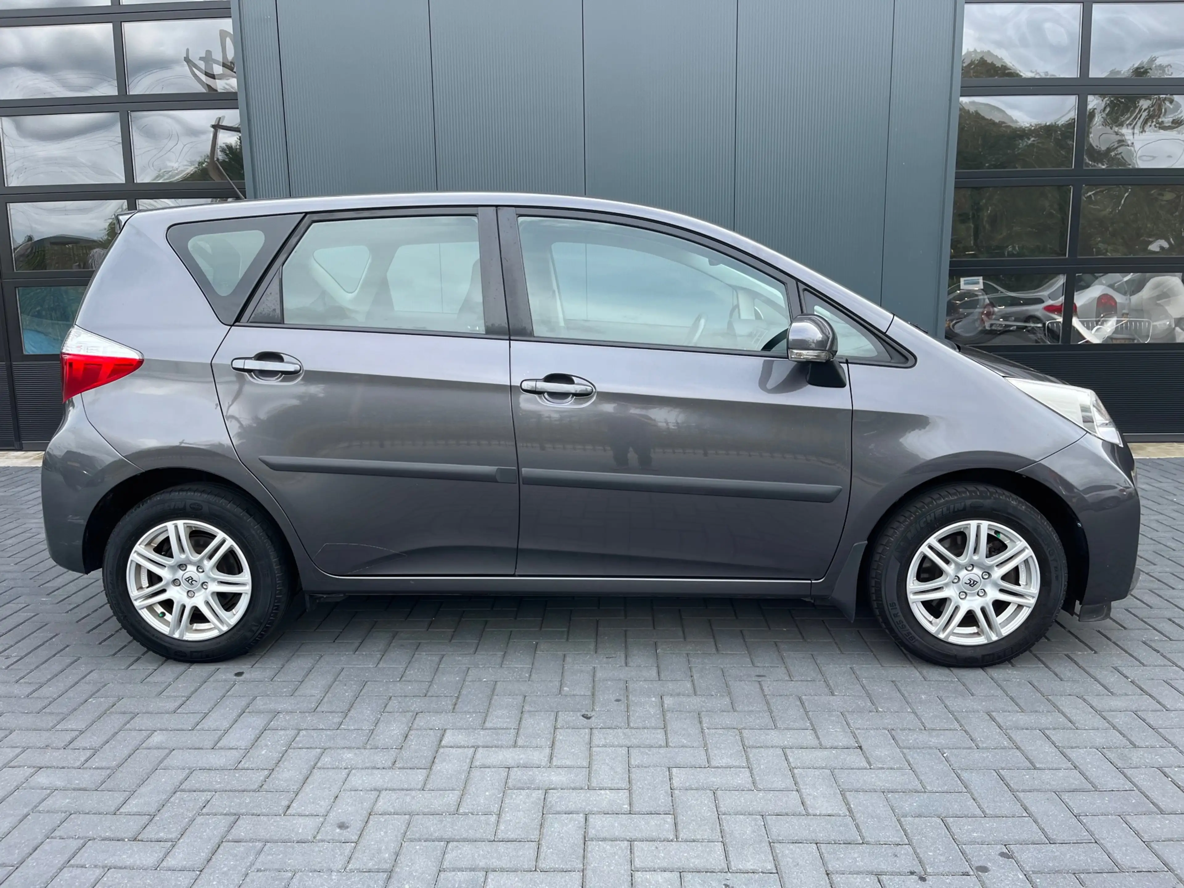 Toyota Verso-S 1.3 VVT-i Aspiration NL.Auto/Climatronic/Cruise-co — photo 8