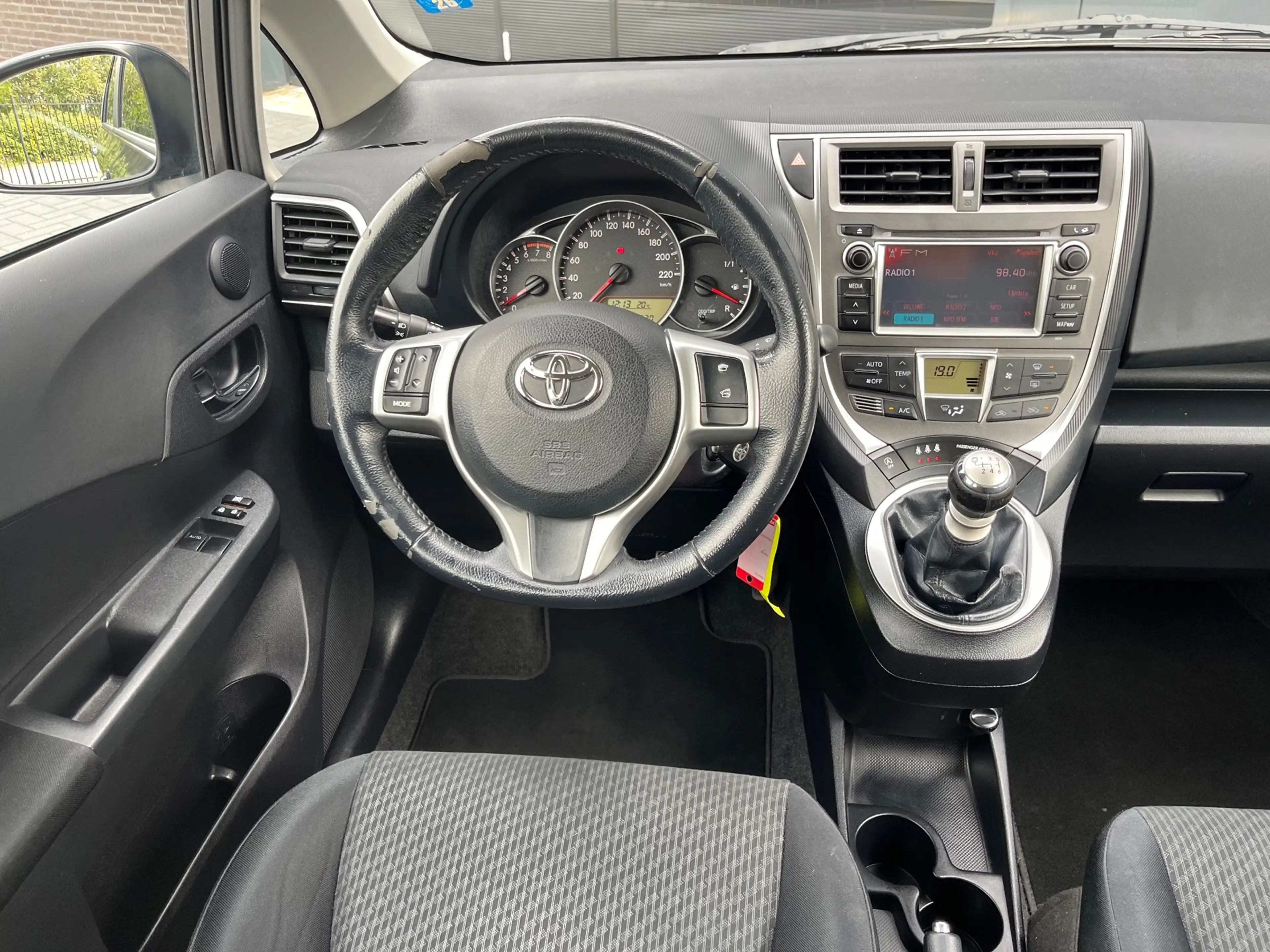 Toyota Verso-S 1.3 VVT-i Aspiration NL.Auto/Climatronic/Cruise-co — photo 3
