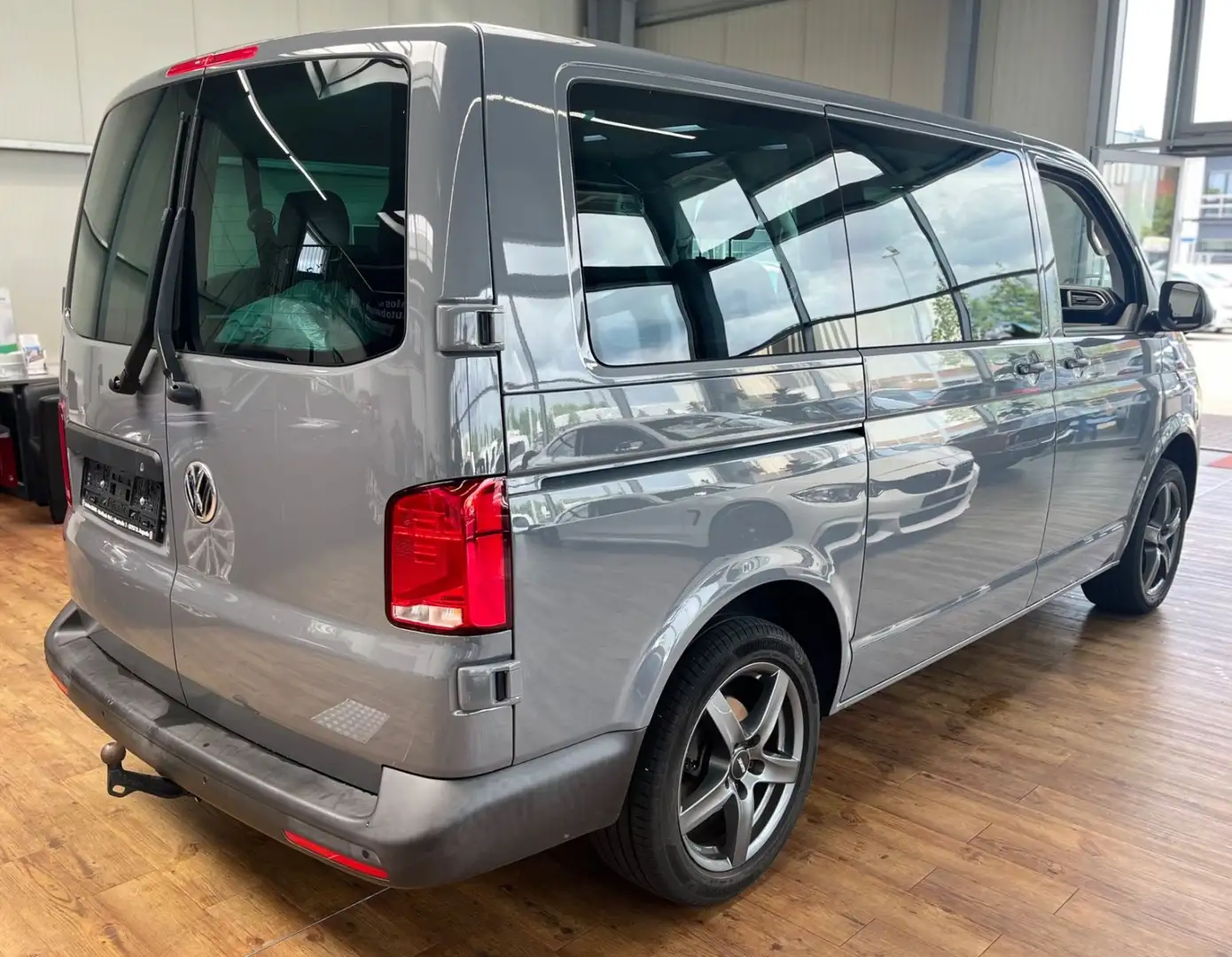 Volkswagen T6 Caravelle 1.HAND,ACC,8-SITZER,8-FACHBEREIFT Grau - 2