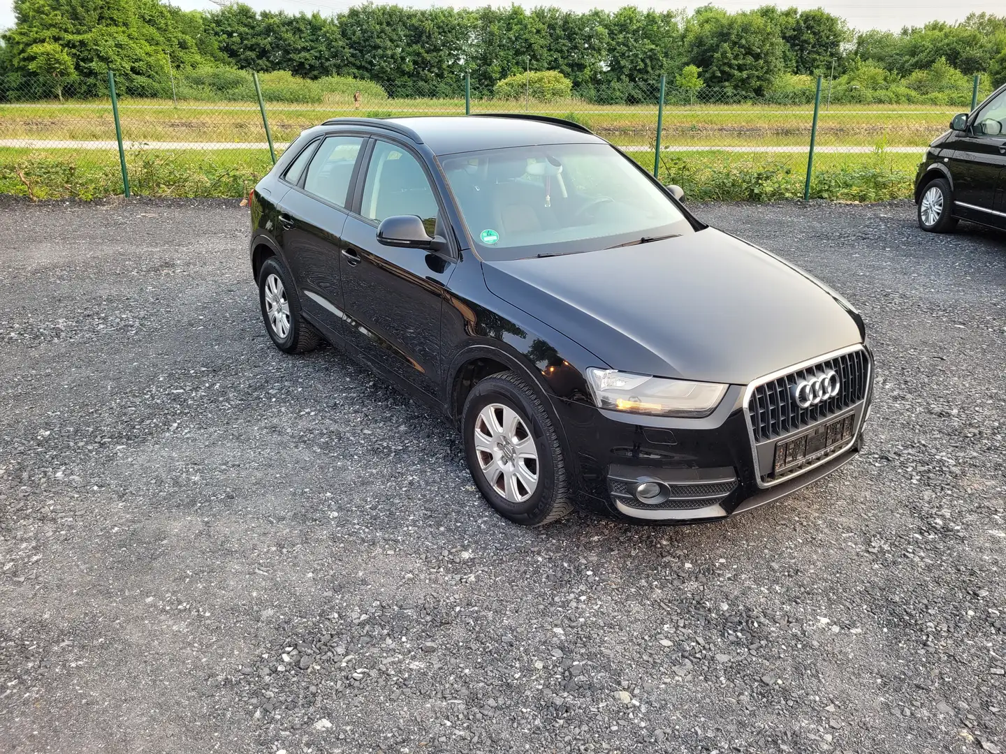 Audi Q3 2.0 TDI Schwarz - 1