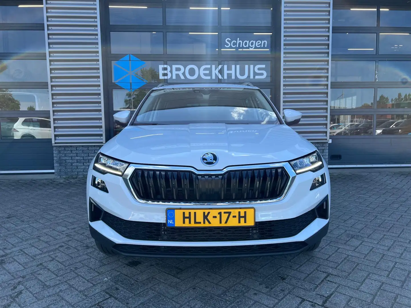 Skoda Karoq 1.5 TSI 150 pk ACT Business Edition 7-DSG | Panora Blanc - 2