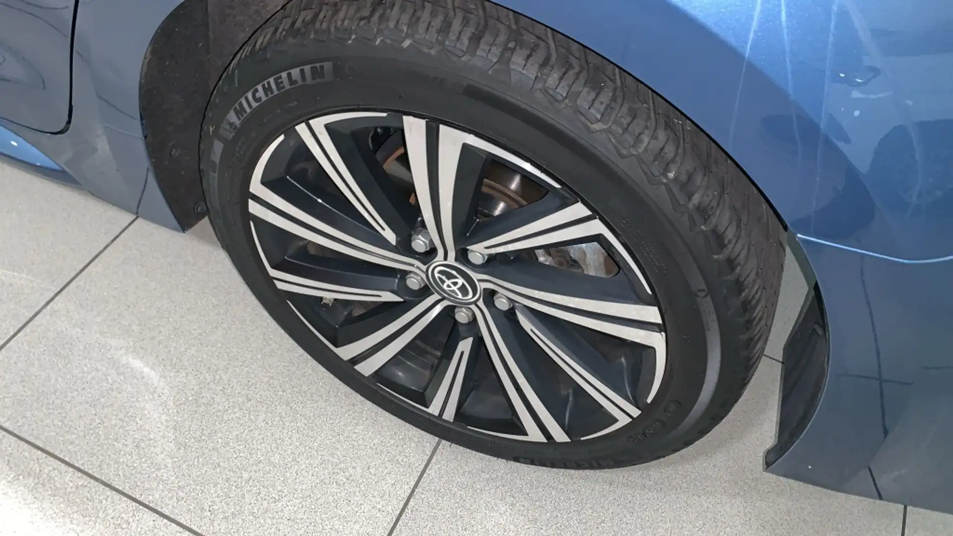 Toyota Corolla Touring Sports 180H Style Blau - 2