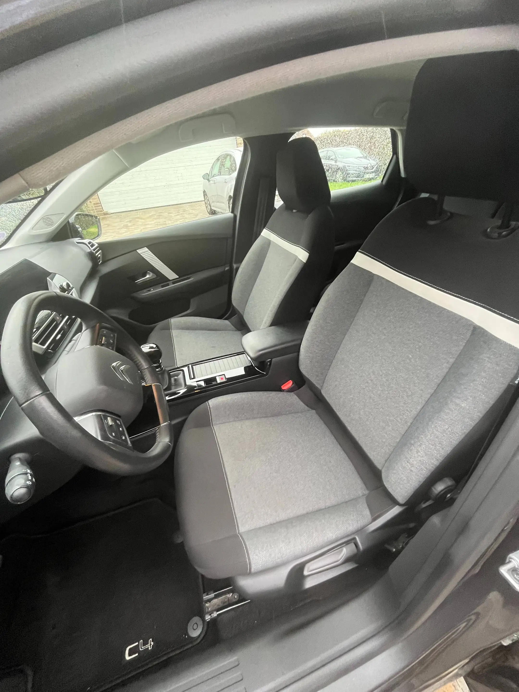 Citroen C4 C4 1.2 PureTech Feel S 9000 € Hors TVA — photo 11
