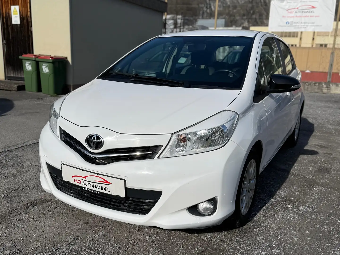 Toyota Yaris Yaris 1,33 dVVT-i Trend Trend *Kamera*Navi* Weiß - 1