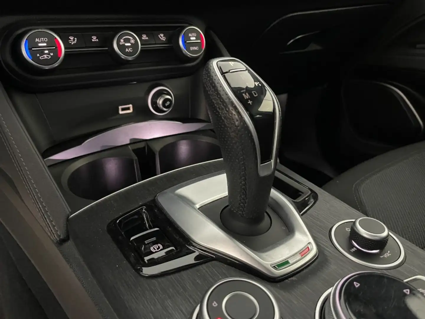 Alfa Romeo Stelvio 2.2 TD 160 CV AT8 Super Business Bianco - 2