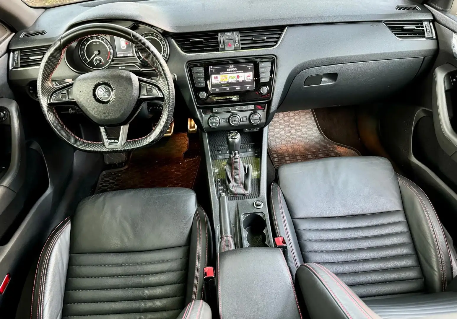 Skoda Octavia RS Euro 6 Navi Automatik Pano LED Leder Xenon ACC Grau - 2