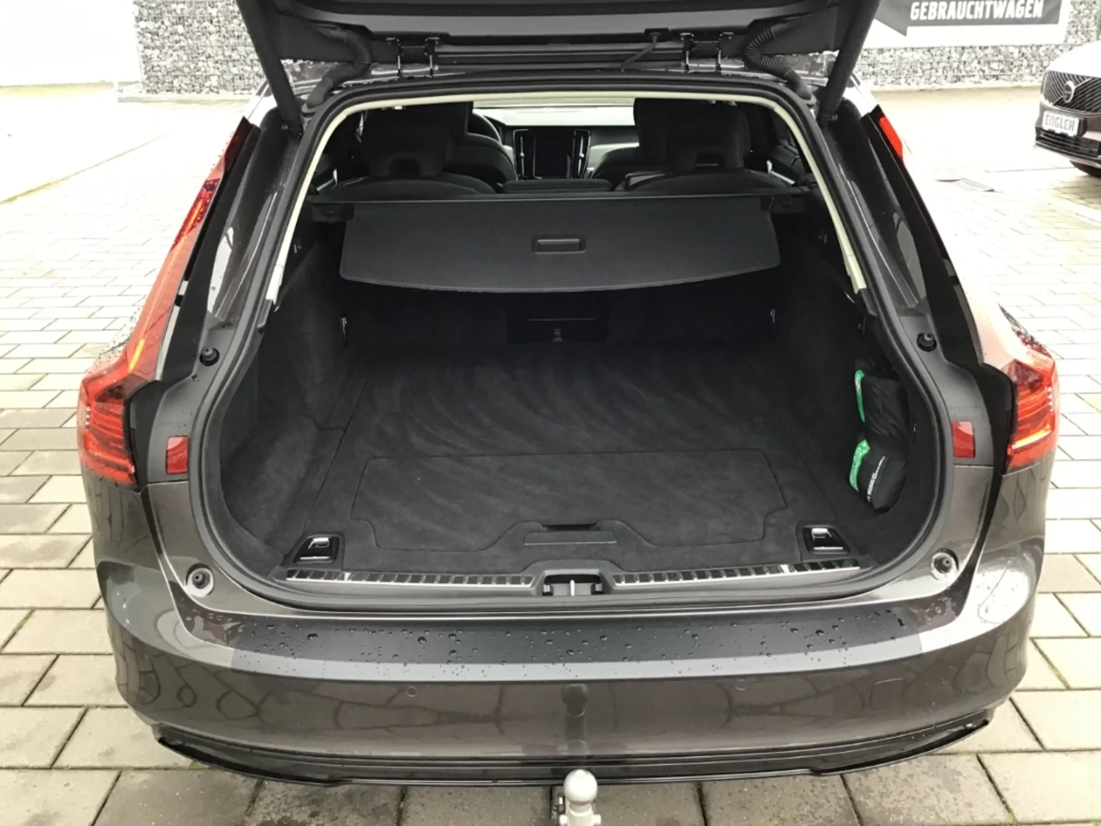 Volvo V90 T6 Plus Dark AWD Stdhzg. PanoDach 360° Cam — photo 7
