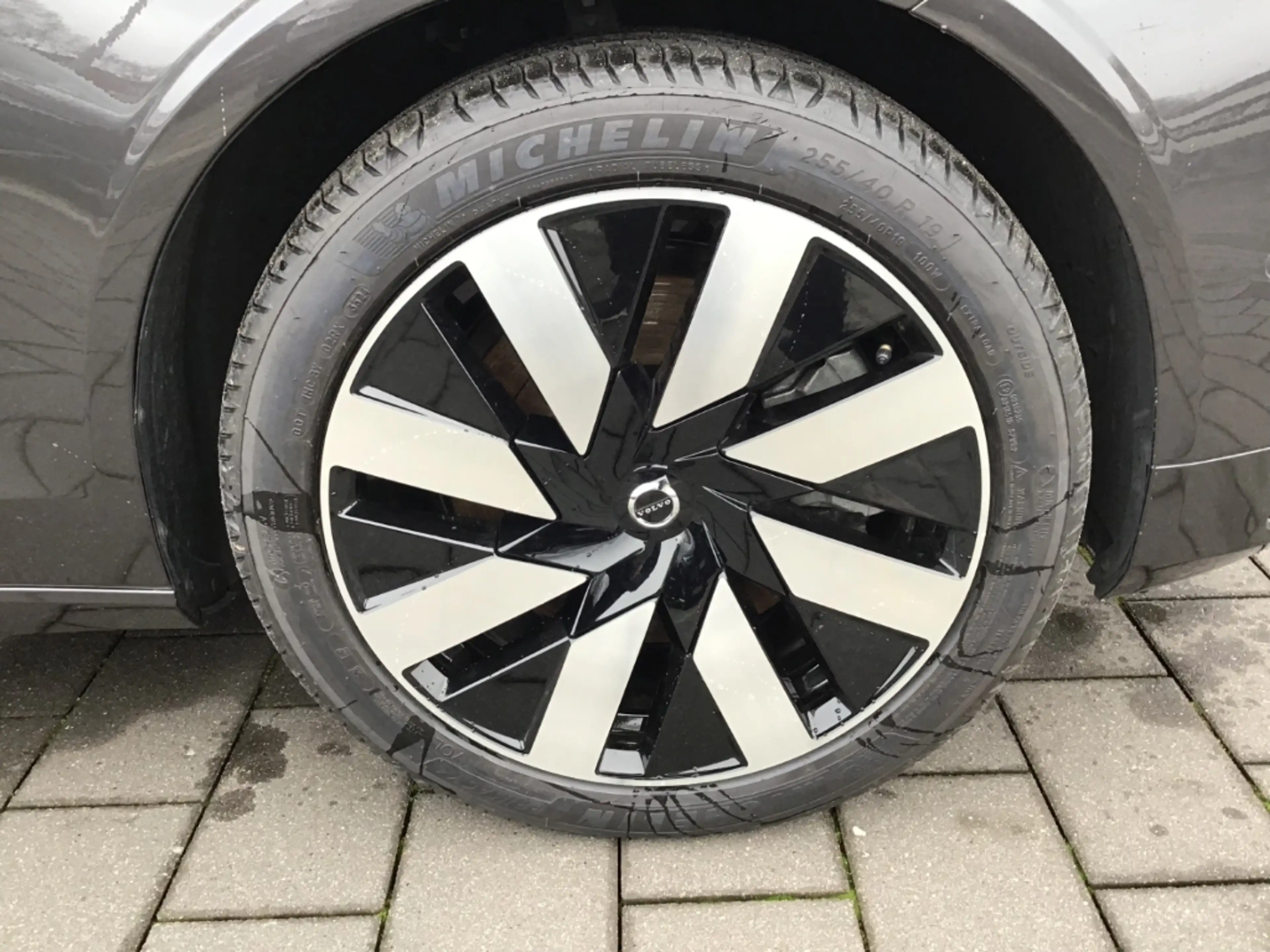 Volvo V90 T6 Plus Dark AWD Stdhzg. PanoDach 360° Cam — photo 13