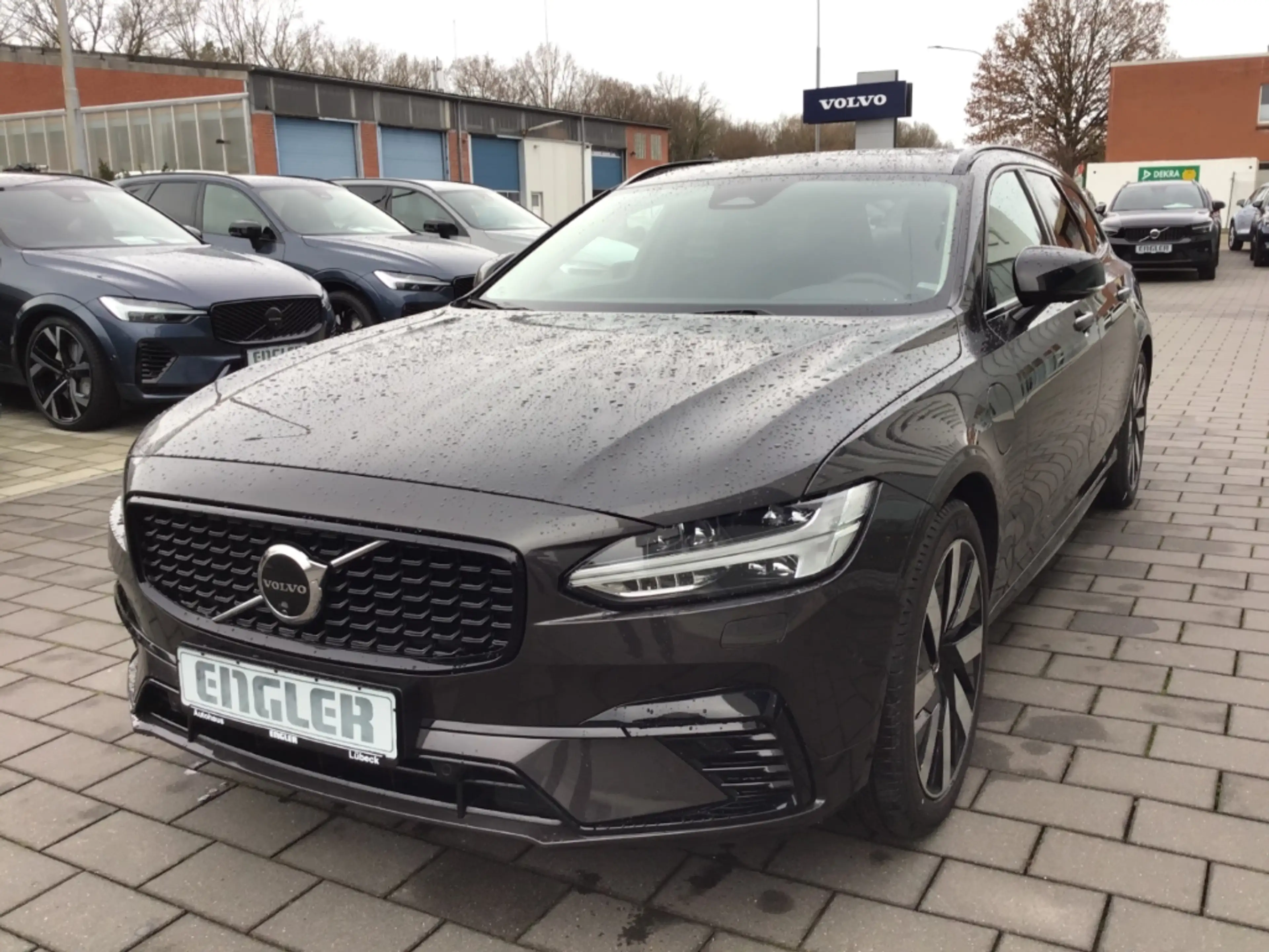 Volvo V90 T6 Plus Dark AWD Stdhzg. PanoDach 360° Cam — photo 2