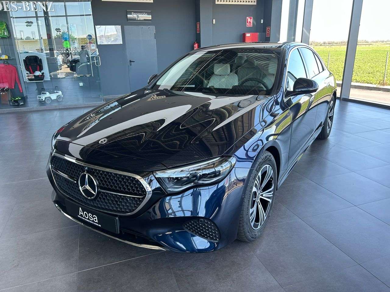 Mercedes-Benz E 200 berlina - foto 1