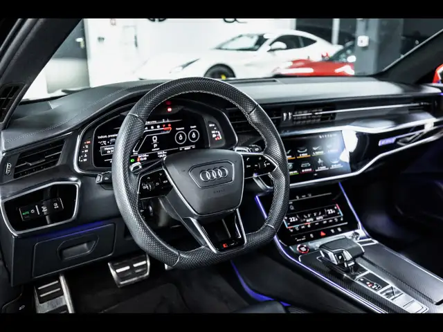 Audi RS6 Avant view 9
