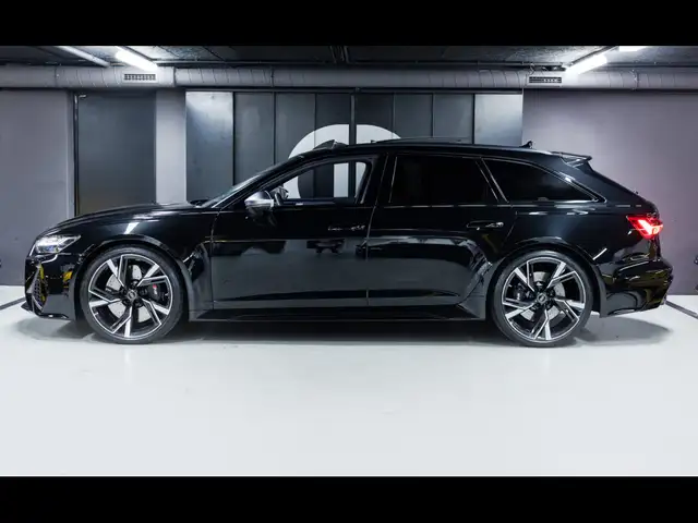 Audi RS6 Avant view 2