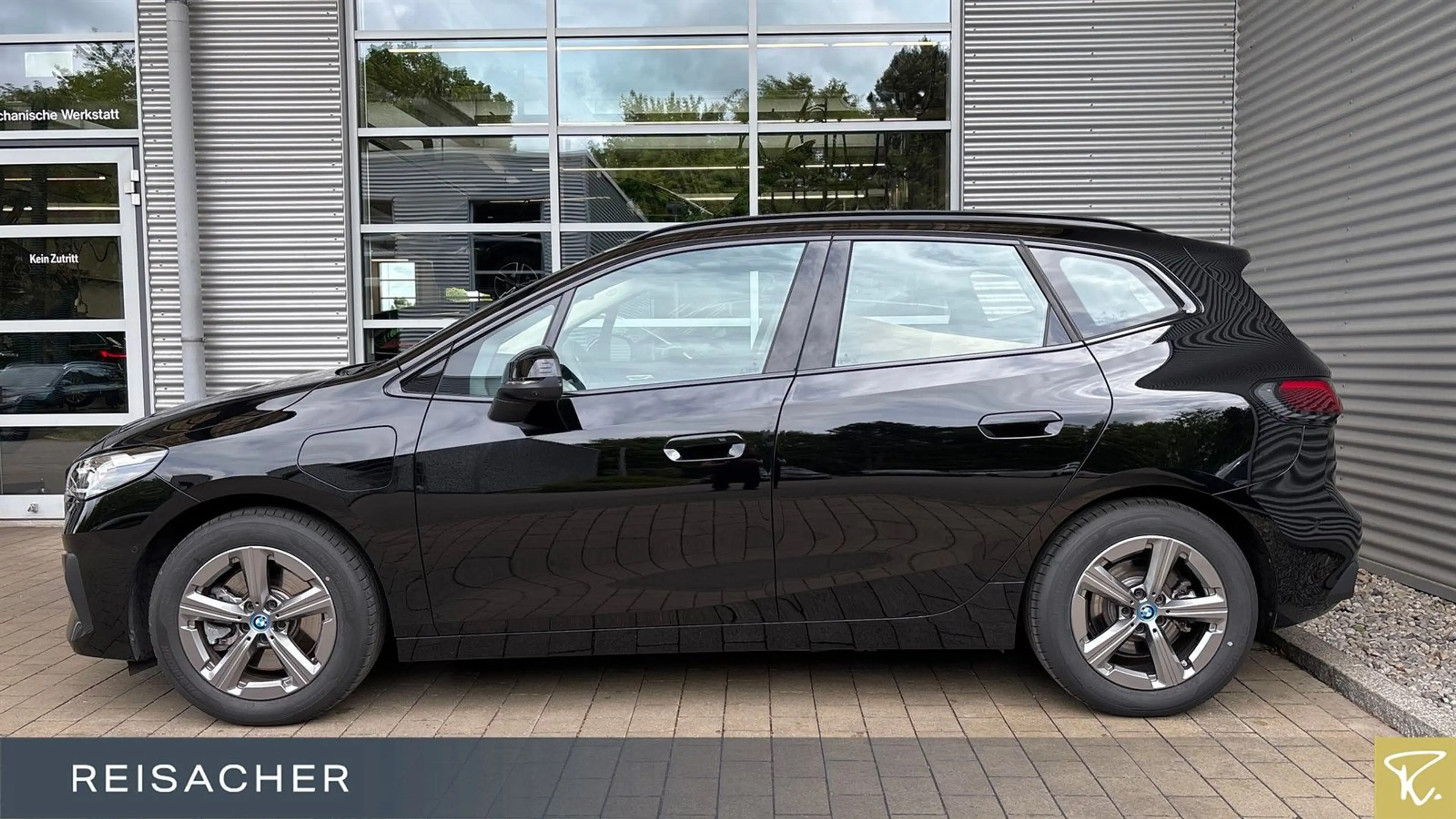 BMW 230 e A xDrive Active Tourer AHK,LCProf,HUD — photo 9