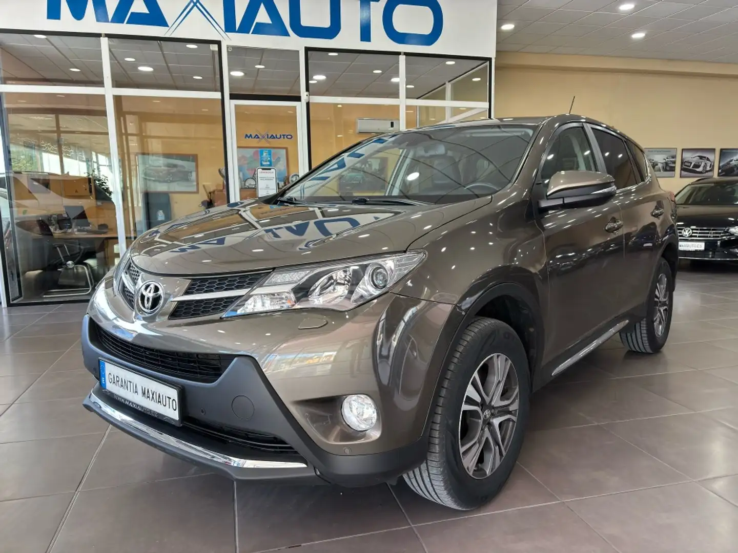 Toyota RAV 4 150D Executive AWD AutoDrive Maro - 2