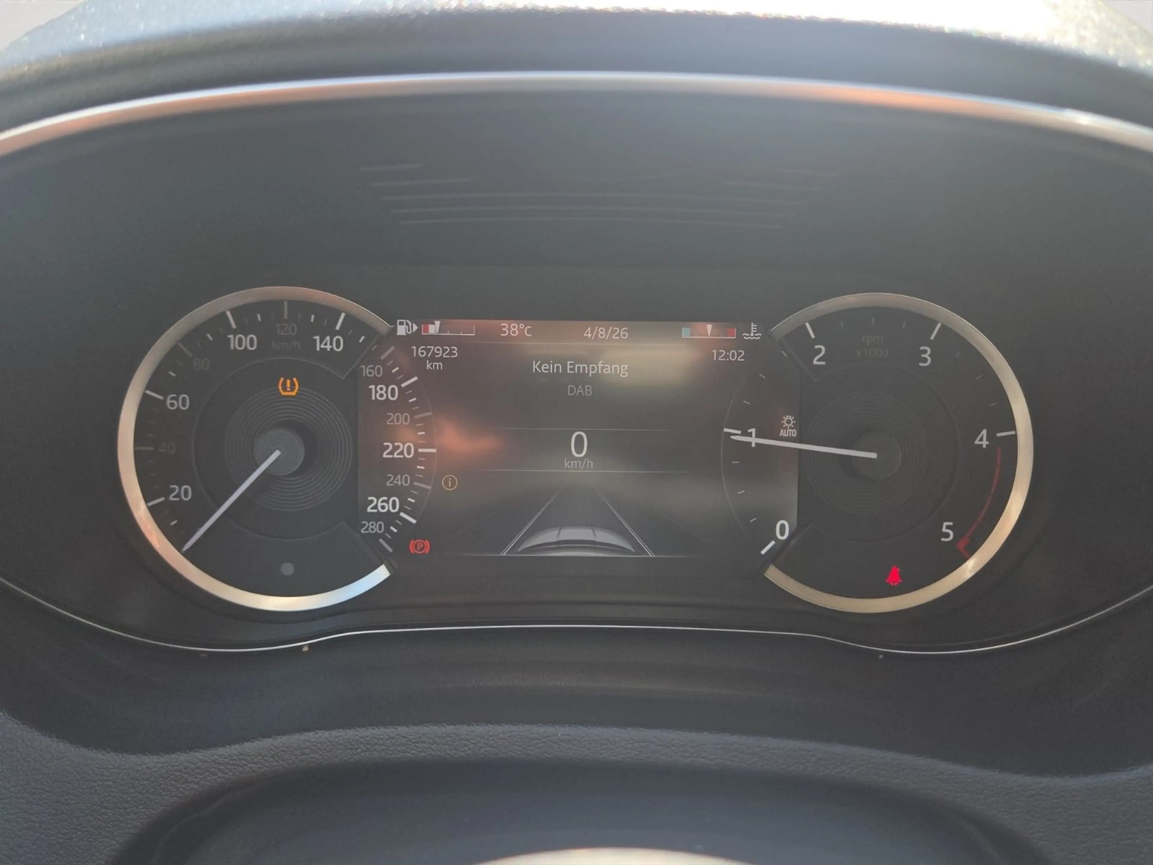 Jaguar E-Pace 2.0d AHK/360Kamera+2xPDC/SHZ/Navi/LED — photo 11