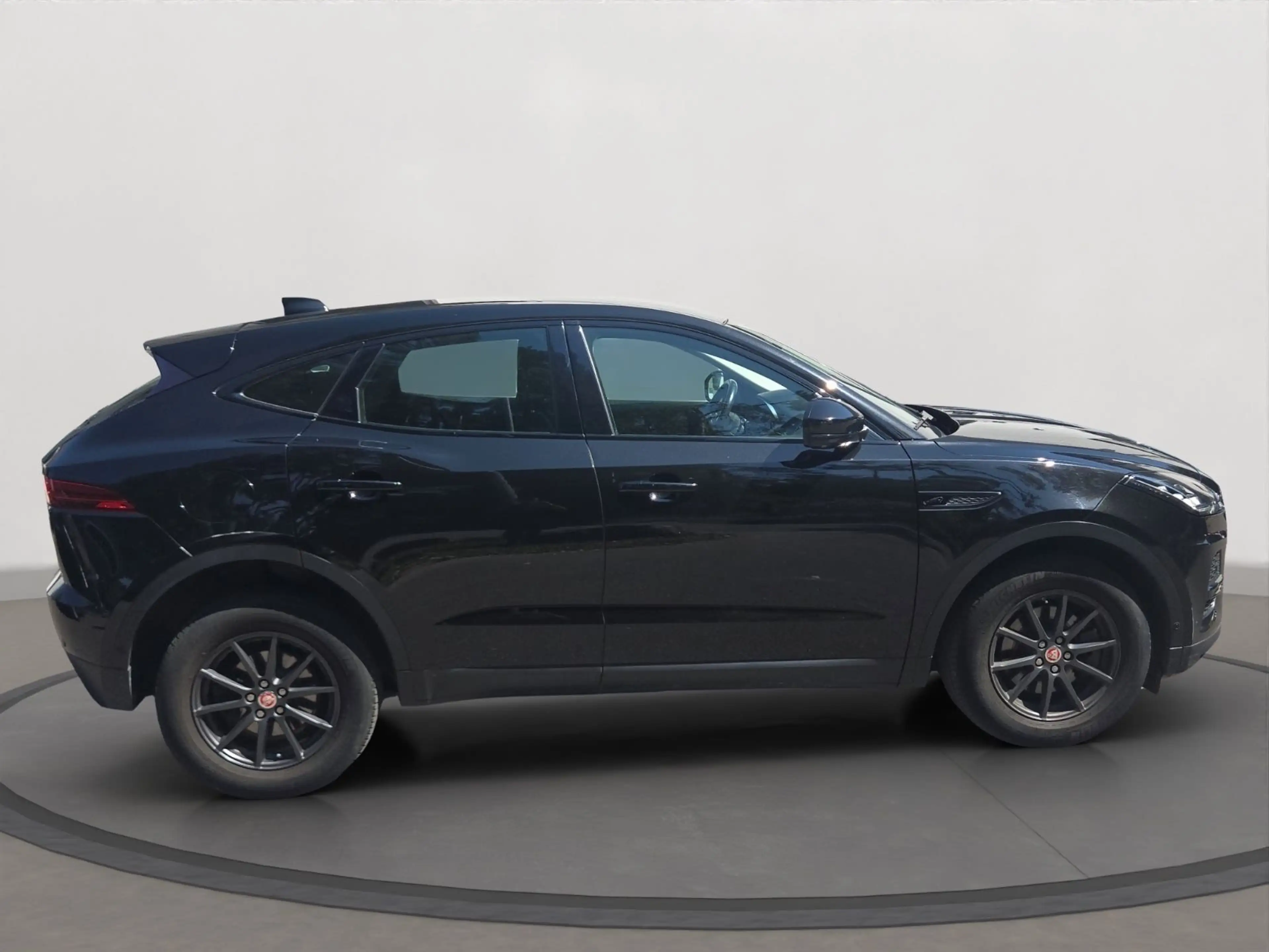 Jaguar E-Pace 2.0d AHK/360Kamera+2xPDC/SHZ/Navi/LED — photo 8