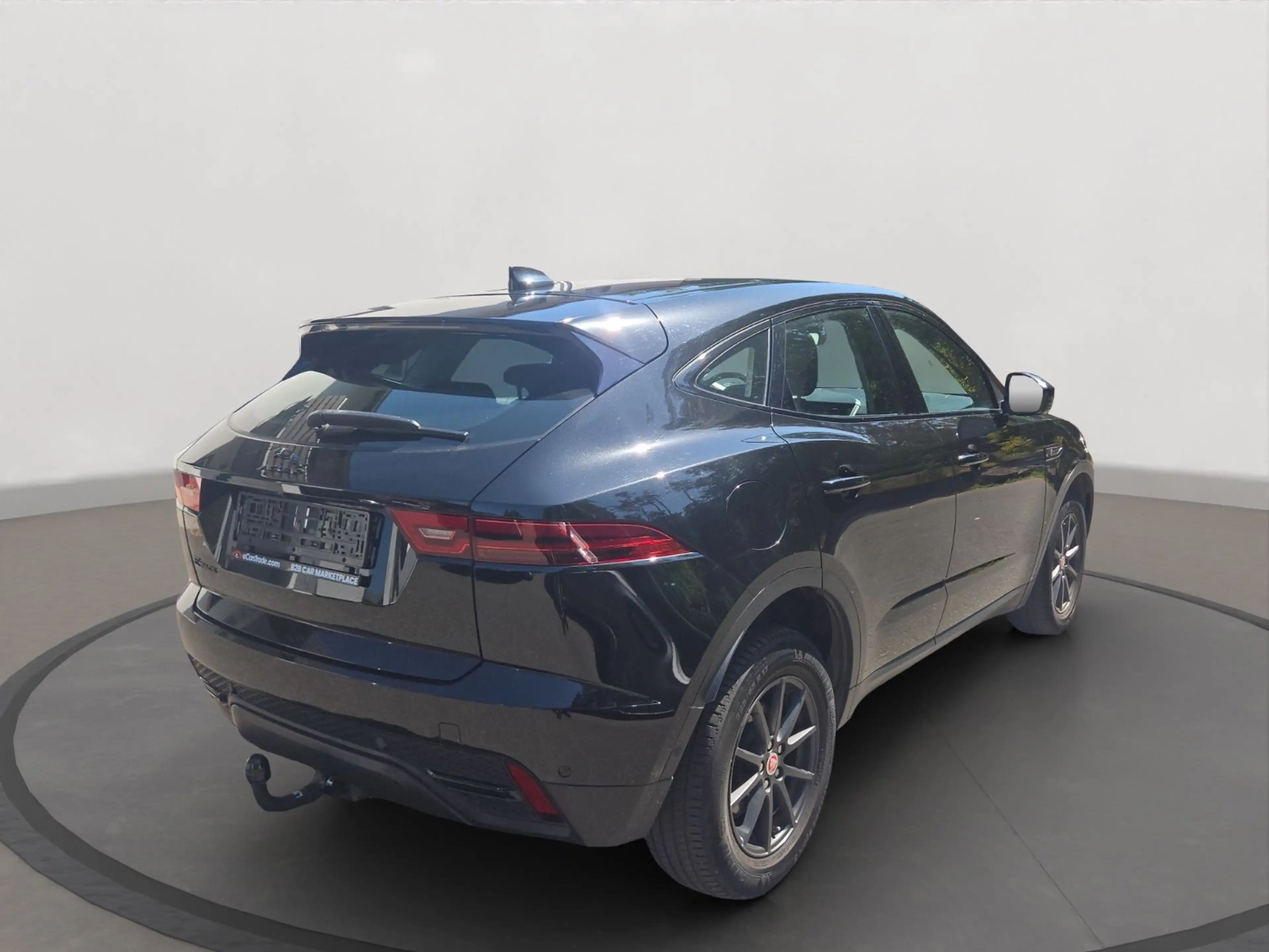 Jaguar E-Pace 2.0d AHK/360Kamera+2xPDC/SHZ/Navi/LED — photo 5