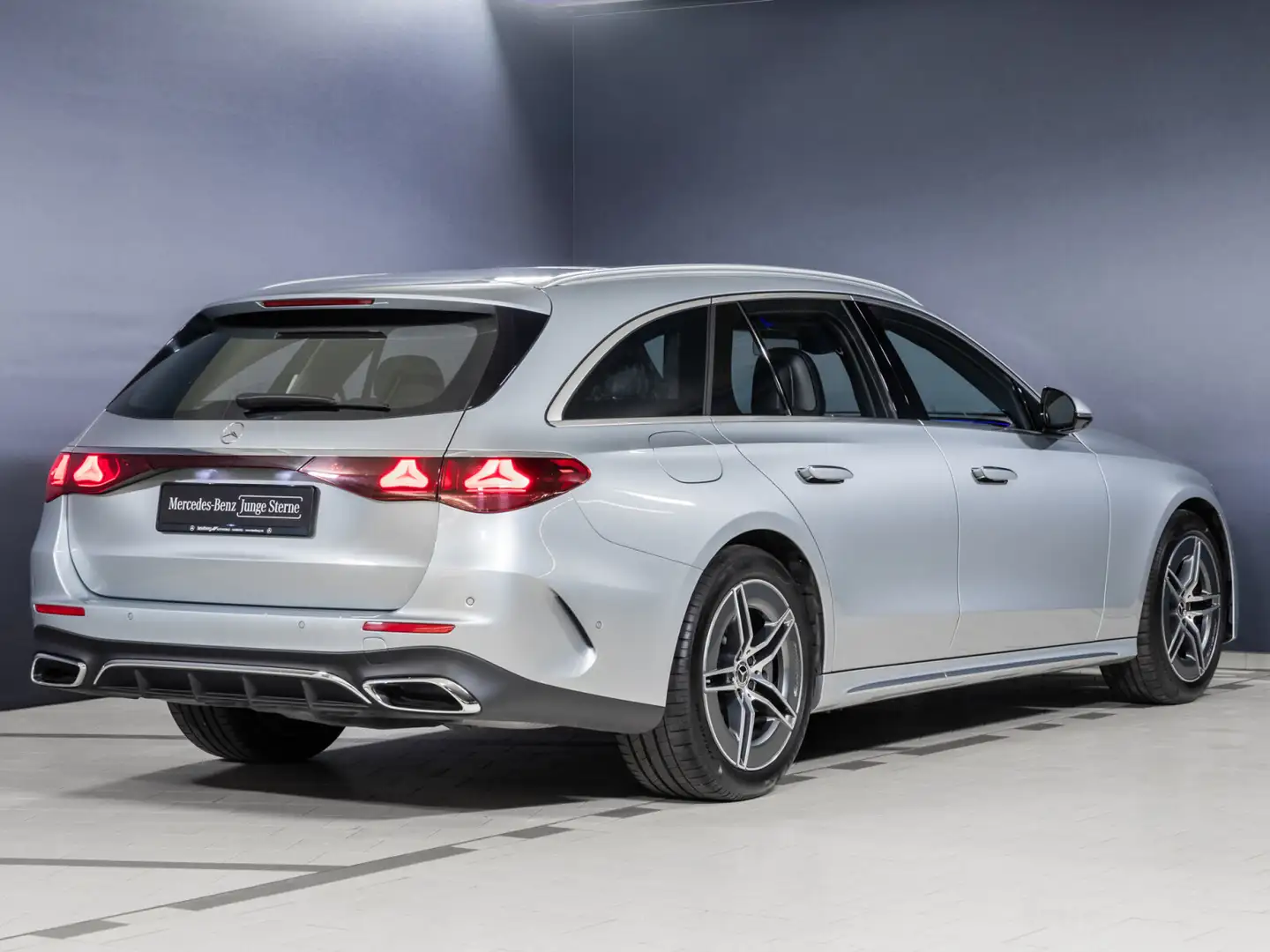 Mercedes-Benz E 450 E 450 T 4M AMG DIG.LIGHT/Distronic/Airmatic/360° Серебристый - 2