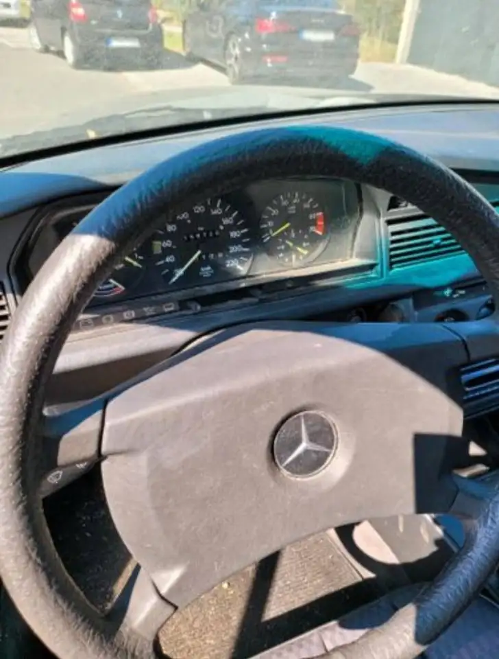 Mercedes-Benz 190 E 2.3, foto 10