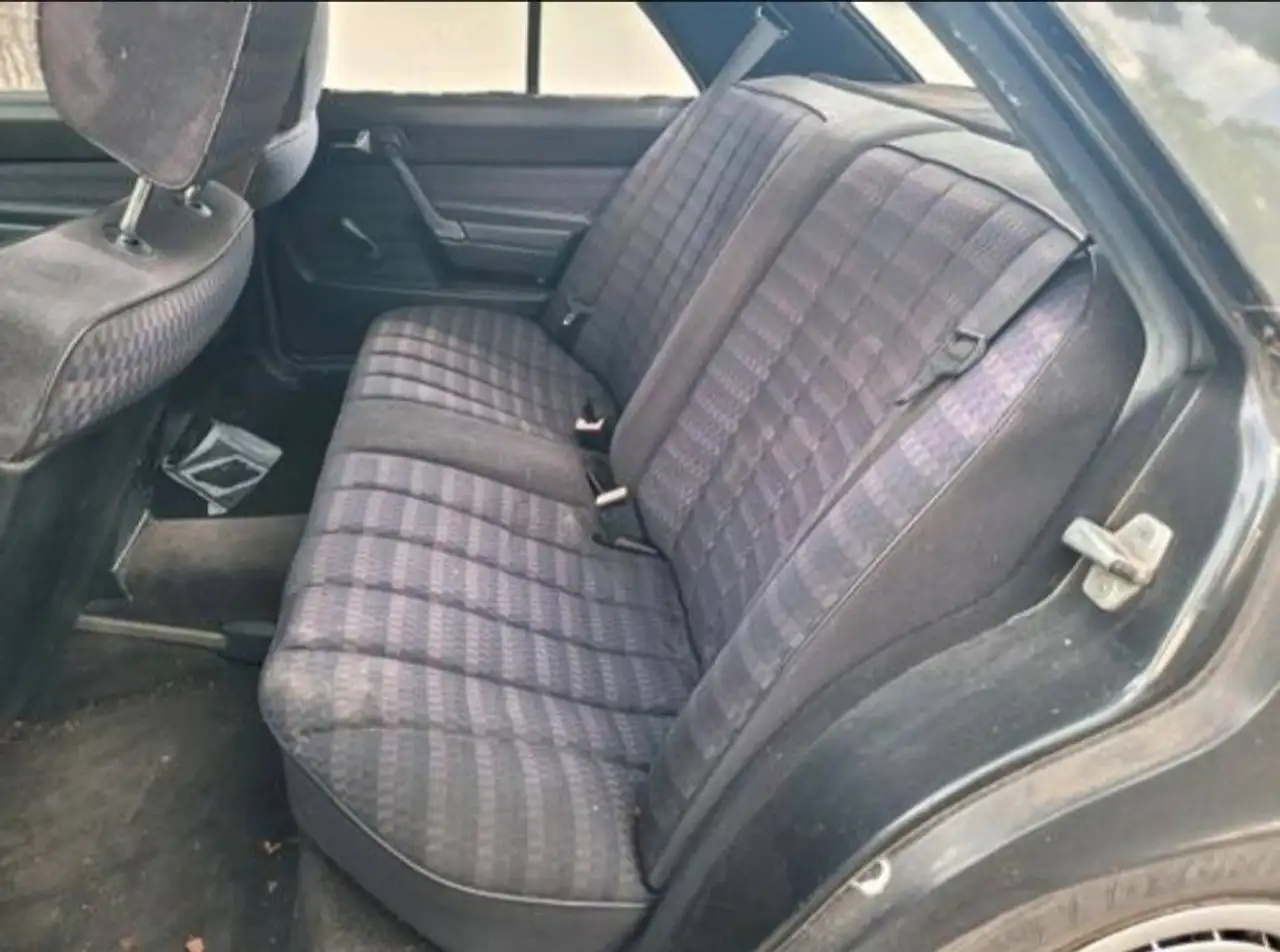 Mercedes-Benz 190 E 2.3, foto 12