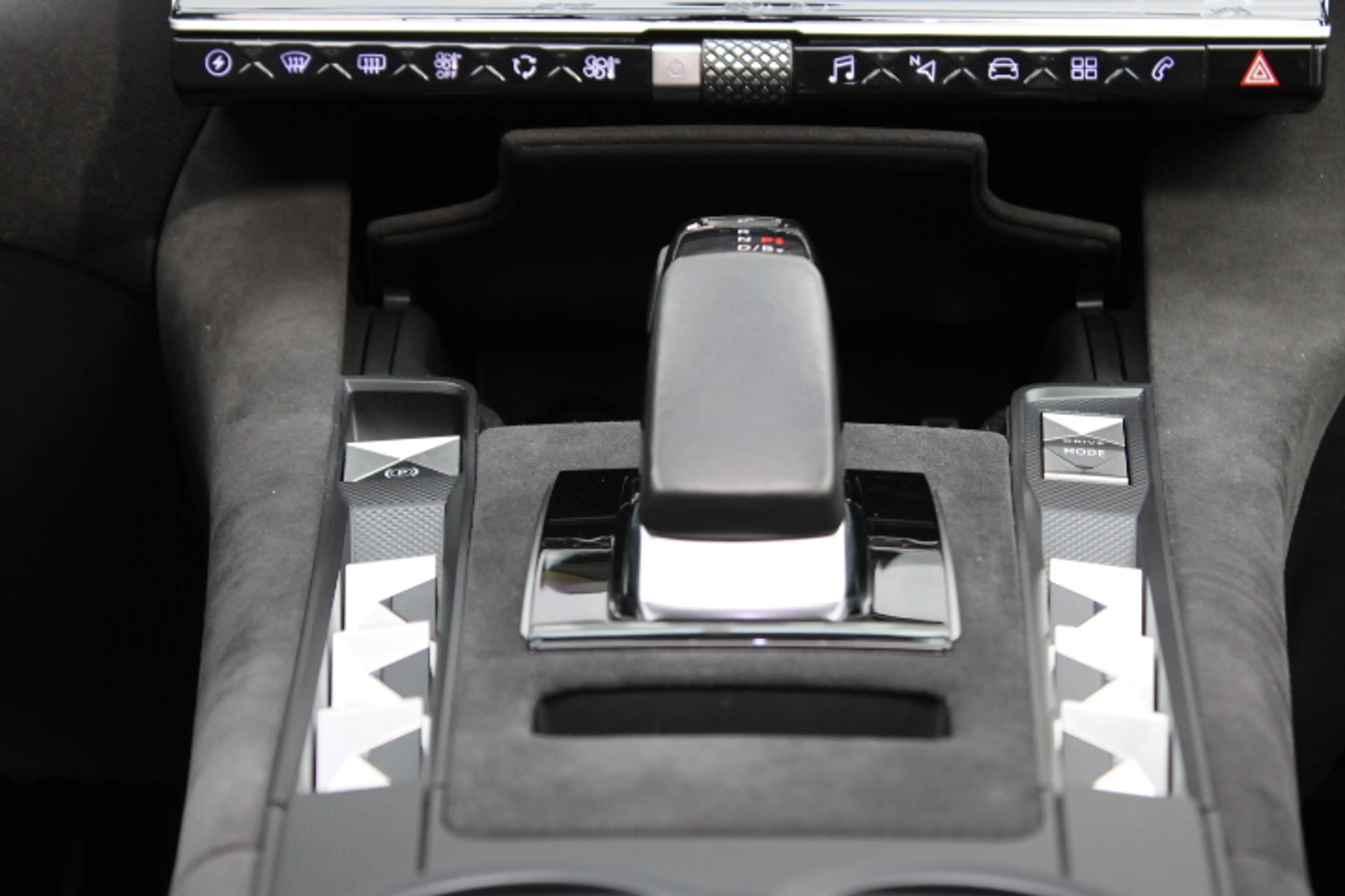 DS Automobiles DS 7 Crossback E-Tense 4x4 Performance Line+ 300 - Panoramadak - — photo 34