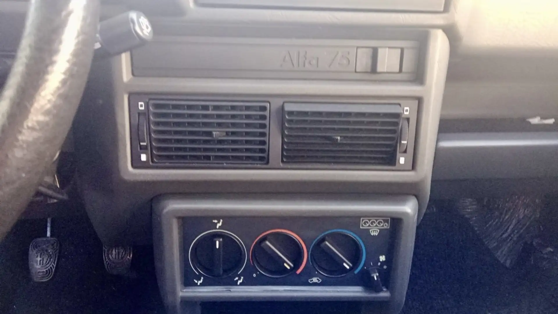 Alfa Romeo 75 1.8 Gris - 2