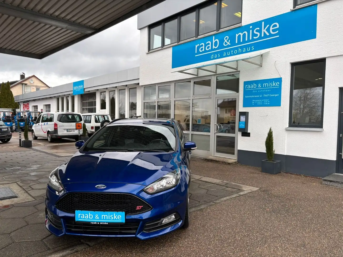 Ford Focus Turnier ST *SHZ/PDC/FSH/Bluetooth* Bleu - 1