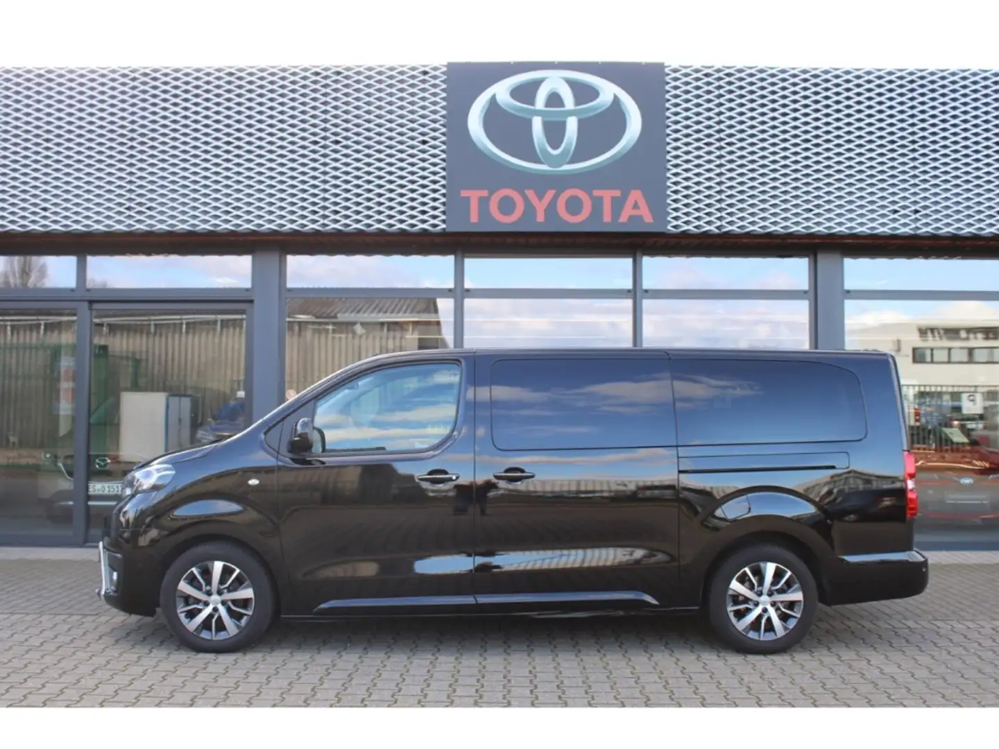 Toyota Proace VERSO L2 SHUTTLE COMFORT+NAV+GJ-RÄDER!! Noir - 2