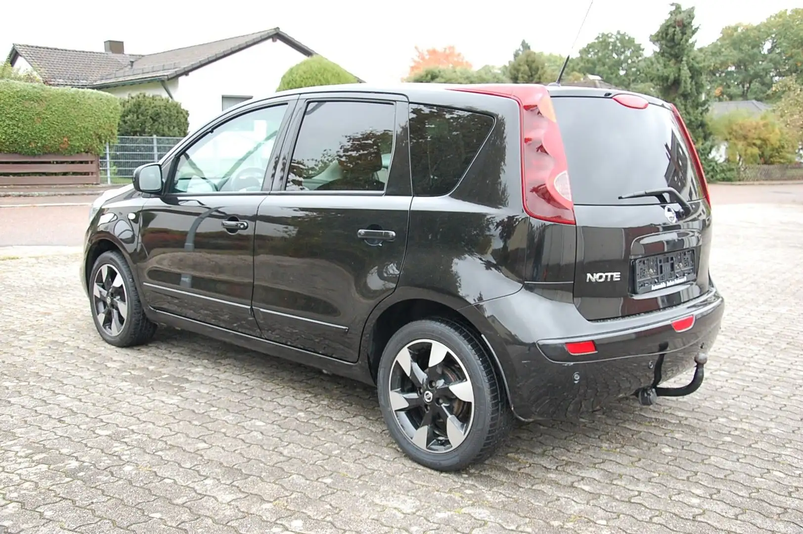 Nissan Note i-Way 1.6 Automatik Schwarz - 2