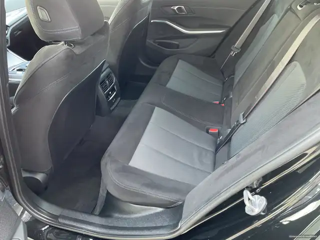 BMW 3 Series view 11
